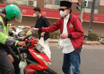 Bagikan Seribu Bingkisan Vitamin, Madu, Air Mineral, dan Masker FOKAL IMM Bergerak Bersama Peduli Kabut Asap