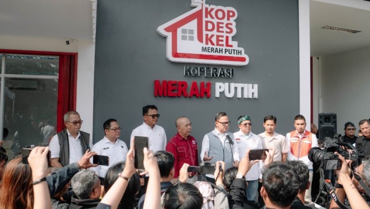 Dekatkan Layanan ke Desa, PLN dan Wamendagri Dorong Transaksi Listrik Mudah Lewat KDKMP di Jawa Barat
