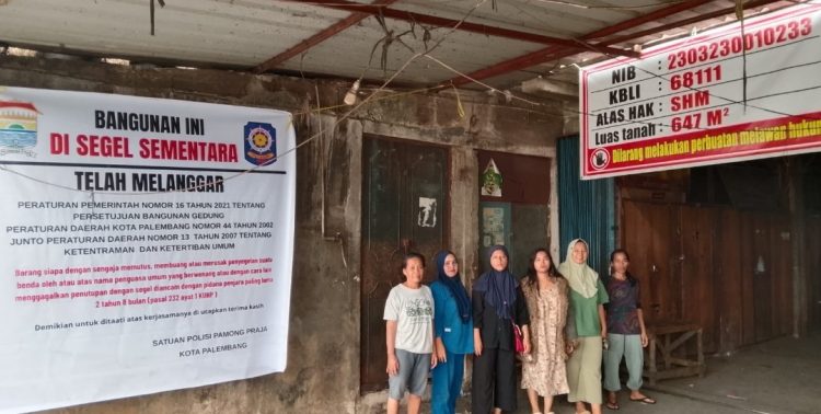 Air Mata Pedagang UMKM 2 Ulu Tumpah Karena Lapak Disegel, Pedagang : Kami Berjualan Untuk Makan dan Biaya Sekolah Anak Anak
